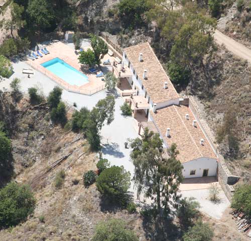 Aerial stables